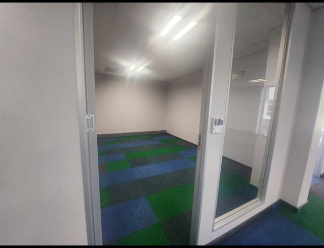 878M² OFFICE TO LET IN VORNA VALLEY